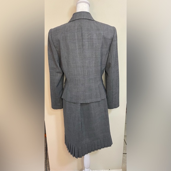 Tahari ASL Women’s 2 Pieces Suit Skirt/ Blazer Wool Blend Gray Plaid Size 6P - Picture 12 of 17